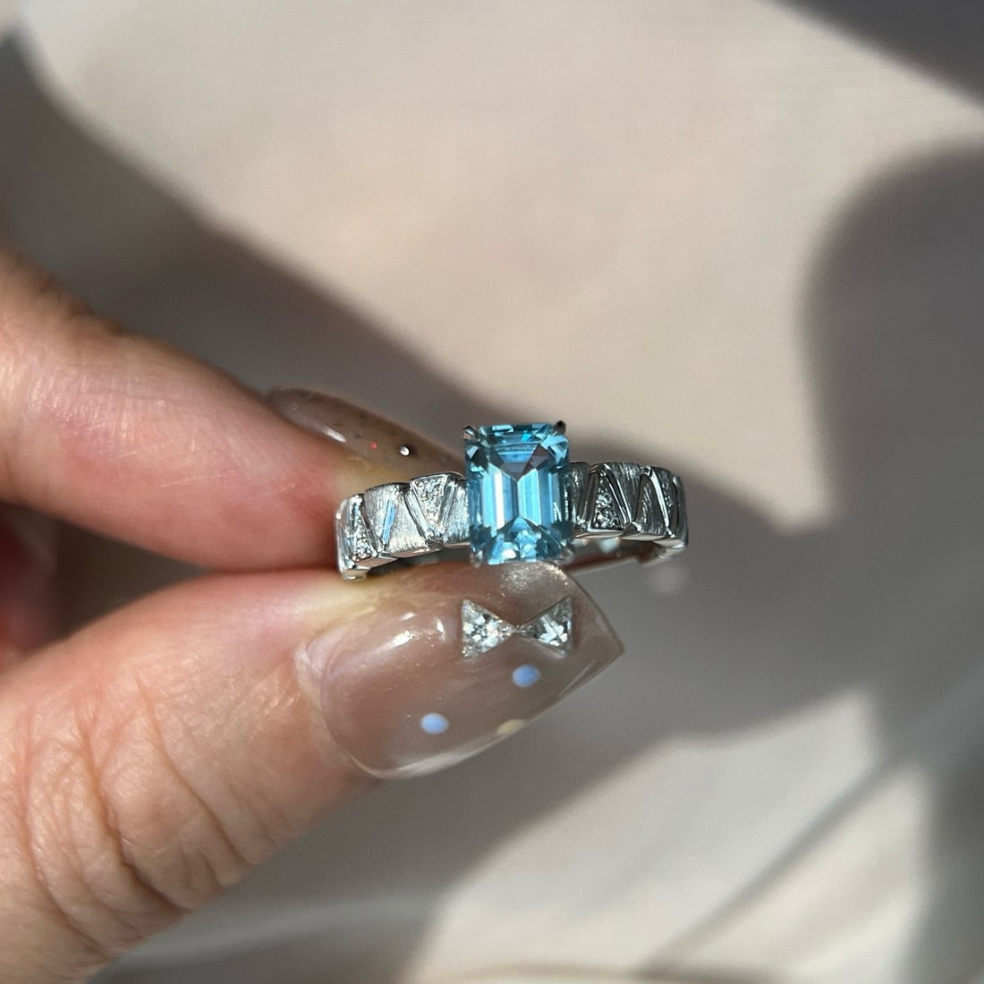 14k Gold 1.20 Ctw Natural Aquamarine & Diamond Ring: Ref:231054135 // gold content:14k gold // ring size:7. 25us // // main gemstone:aquamarine // shape:octagonal // carat weight:1. 17ct // color:blue // treatment:natural // // adjacent gemstone 2 :