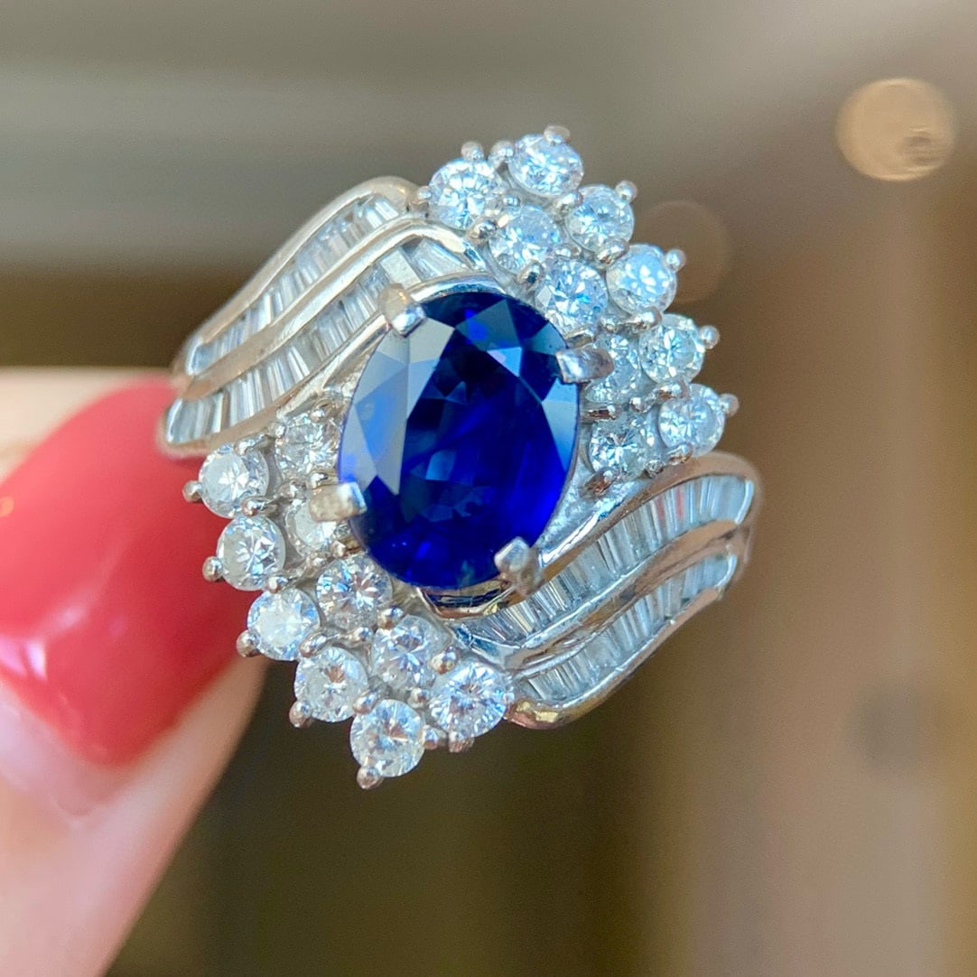 14k Gold 3.62 Ctw Vivid Blue Natural Sapphire & Diamond Ring - 4