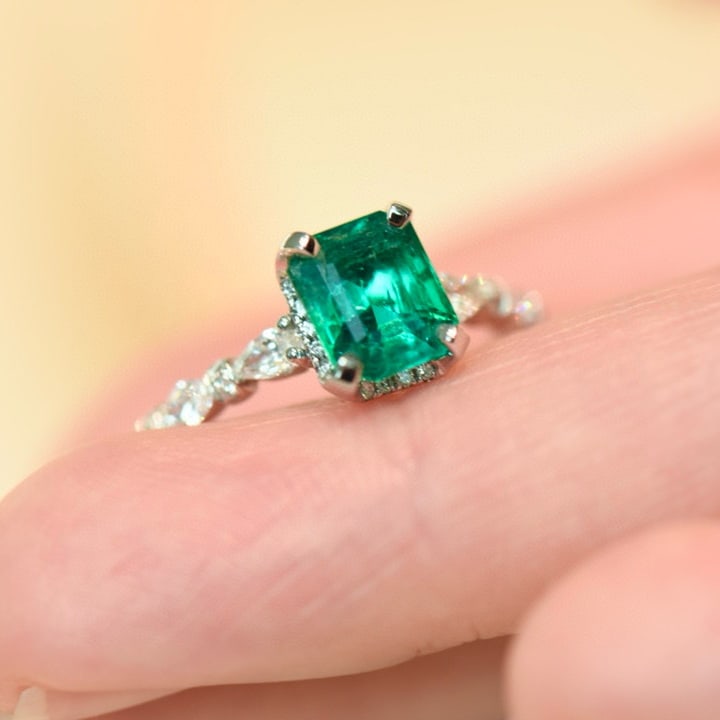 14k Gold 1.83 Ctw Vivid Green Natural Emerald & Diamond Ring - 2