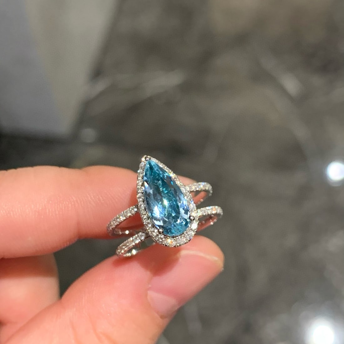 14k Gold 2.13 Ctw Natural Aquamarine & Diamond Ring: Ref:231054140 // gold content:14k gold // ring size:7. 25us // // main gemstone:aquamarine // shape:pear // carat weight:1. 68ct // color:blue // treatment:natural // // adjacent gemstone 2 : diamond