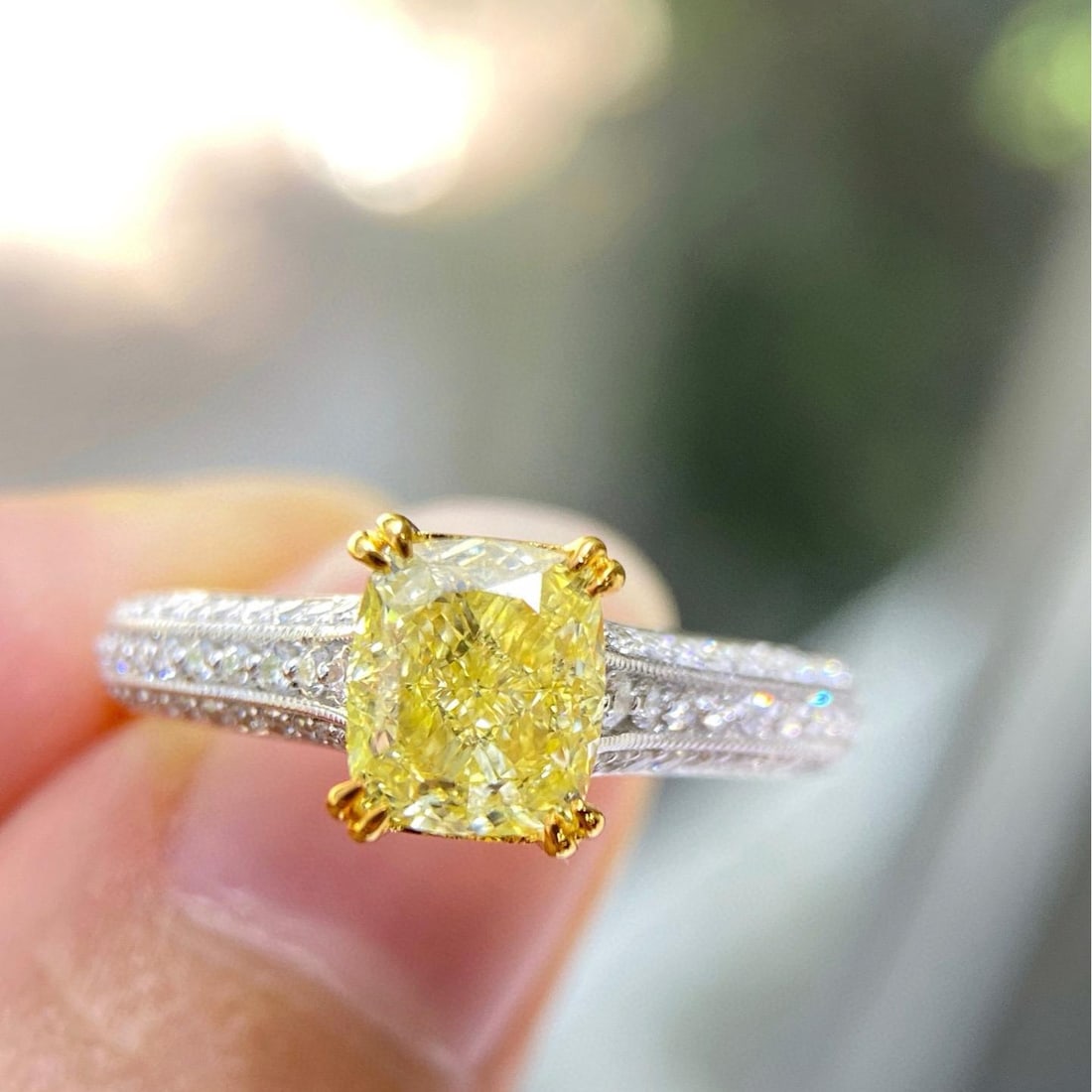 Gia Certified 14k Gold 2.30 Ctw Natural Yellow Diamond & Diamond Ring: Ref:231054147 // gold content:14k gold // ring size:7. 25us // // main gemstone:yellow diamond // certified:gia // shape:cushion // carat weight:1. 50ct // clarity grade:vvs2 // color:yellow //