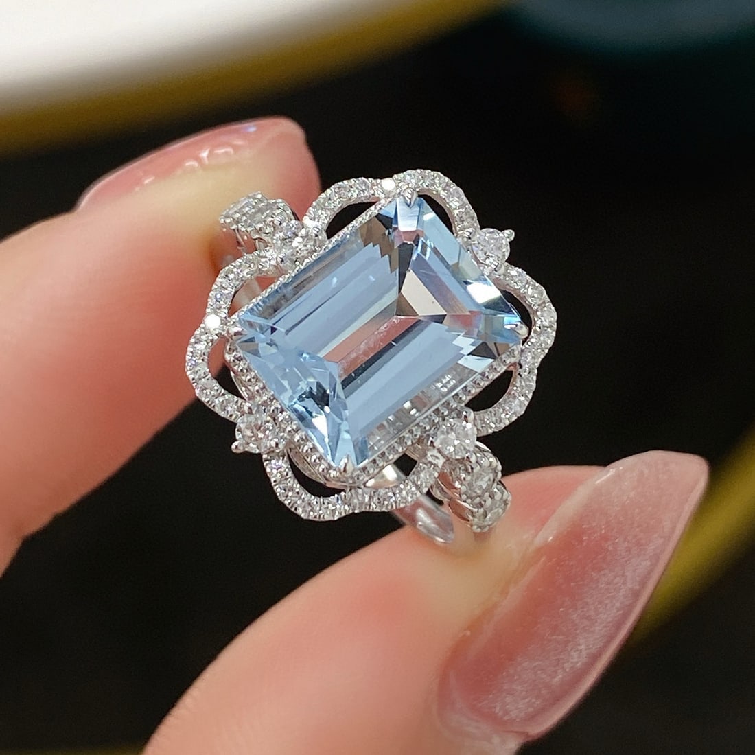14k Gold 2.8 Ct Natural Aquamarine & Diamond Ring - 2