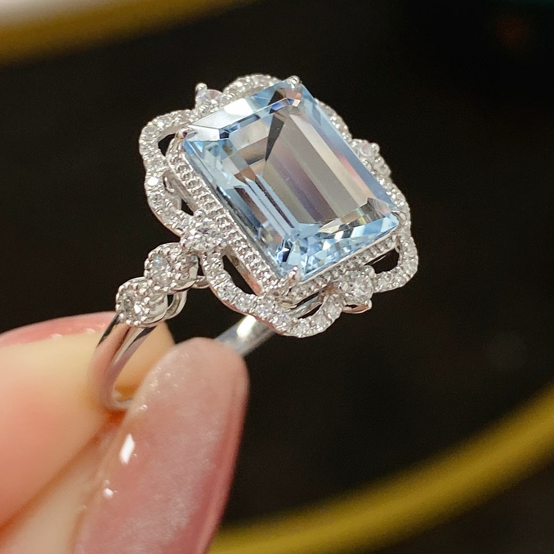14k Gold 2.8 Ct Natural Aquamarine & Diamond Ring - 3