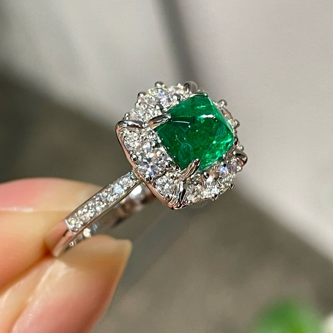 14k Gold 1.2 Ct Vivid Green Natural Emerald & Diamond Ring - 2