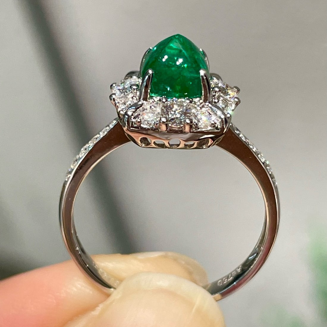14k Gold 1.2 Ct Vivid Green Natural Emerald & Diamond Ring - 3