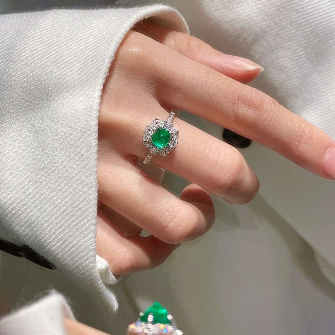 14k Gold 1.2 Ct Vivid Green Natural Emerald & Diamond Ring - 5