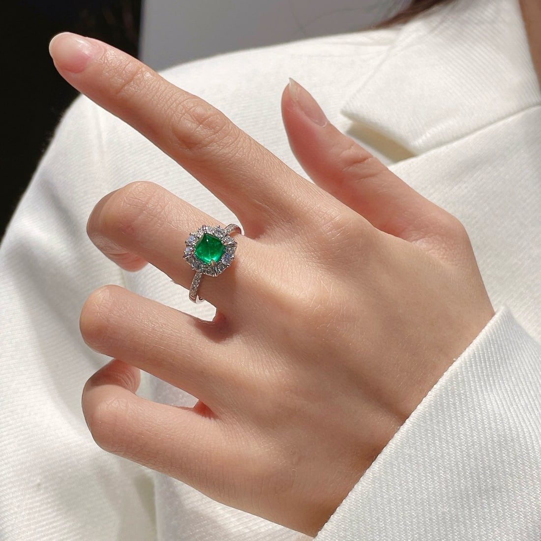 14k Gold 1.2 Ct Vivid Green Natural Emerald & Diamond Ring - 6