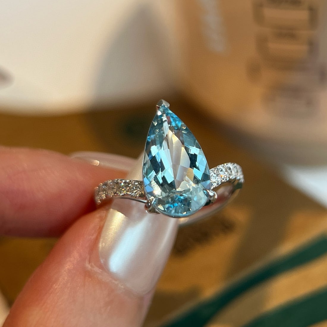 14k Gold 3.15 Ctw Natural Aquamarine & Diamond Ring: Ref:231054157 // gold content:14k gold // ring size:7. 25us // // main gemstone:aquamarine // shape:pear // carat weight:2. 85ct // color:santa maria color // treatment:natural // // adjacent