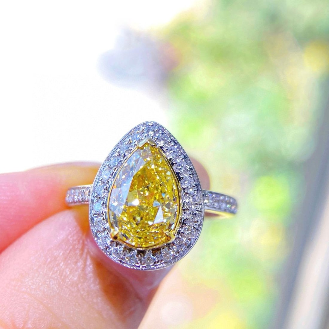 Gia Certified 14k Gold 2.02 Ctw Natural Yellow Diamond & Diamond Ring: Ref:231054160 // gold content:14k gold // ring size:7. 25us // // main gemstone:yellow diamond // certified:gia // shape:pear // carat weight:1. 70ct // clarity grade:vvs2 // color:yellow //