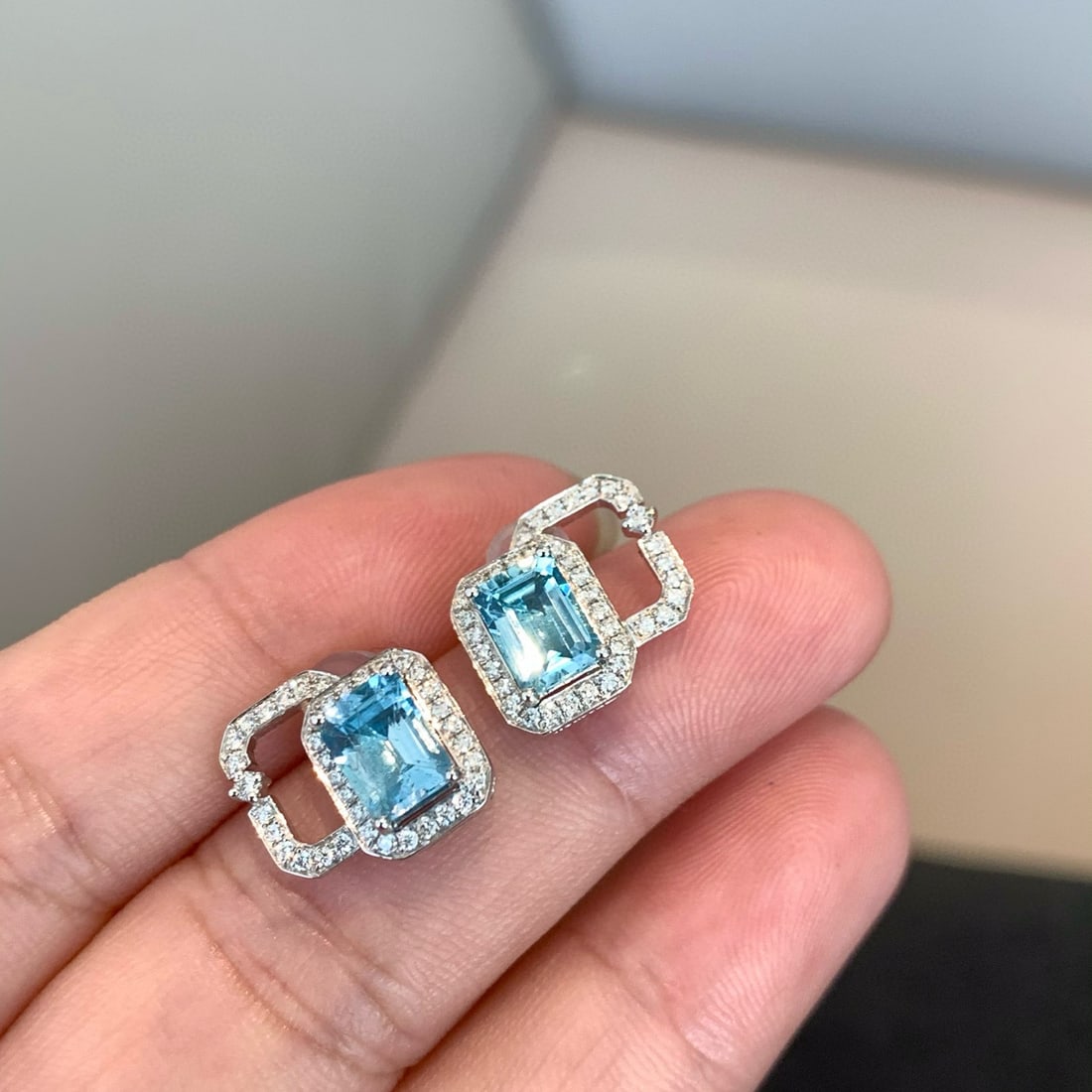 14k Gold 2.50 Ctw Natural Aquamarine & Diamond Earrings - 2