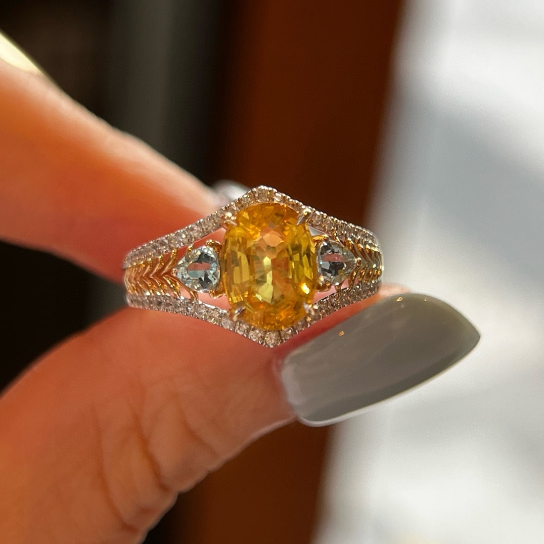 14k Gold 2.86 Ctw Natural Sapphire & Diamond Ring: Ref:231054163 // gold content:14k gold // ring size:7. 25us // // main gemstone:sapphire // shape:oval // carat weight:2. 85ct // color:yellow // treatment:natural // // adjacent gemstone 2 : diamond 