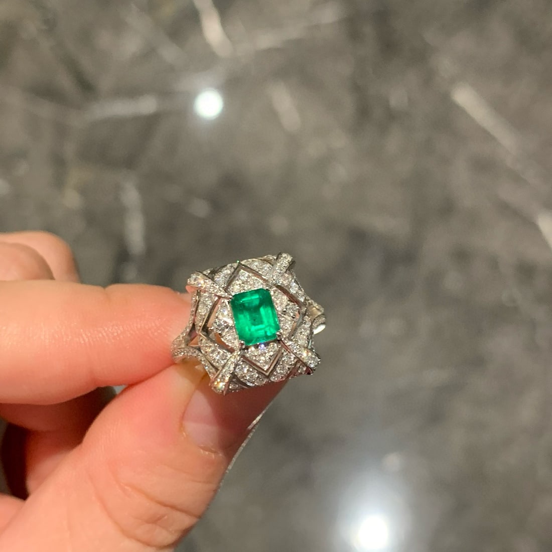 14k Gold 1.51 Ctw Vivid Green Natural Emerald & Diamond Ring: Ref:231054165 // gold content:14k gold // ring size:7. 25us // // main gemstone:emerald // shape:octagonal // carat weight:0. 80ct // color:vivid green // treatment:natural // // adjacent gemstone 2