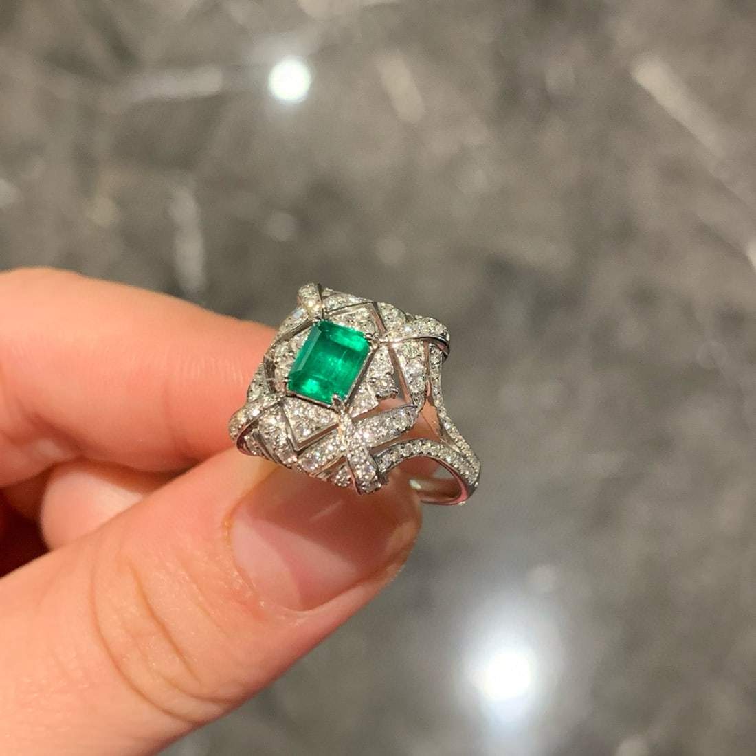 14k Gold 1.51 Ctw Vivid Green Natural Emerald & Diamond Ring - 3