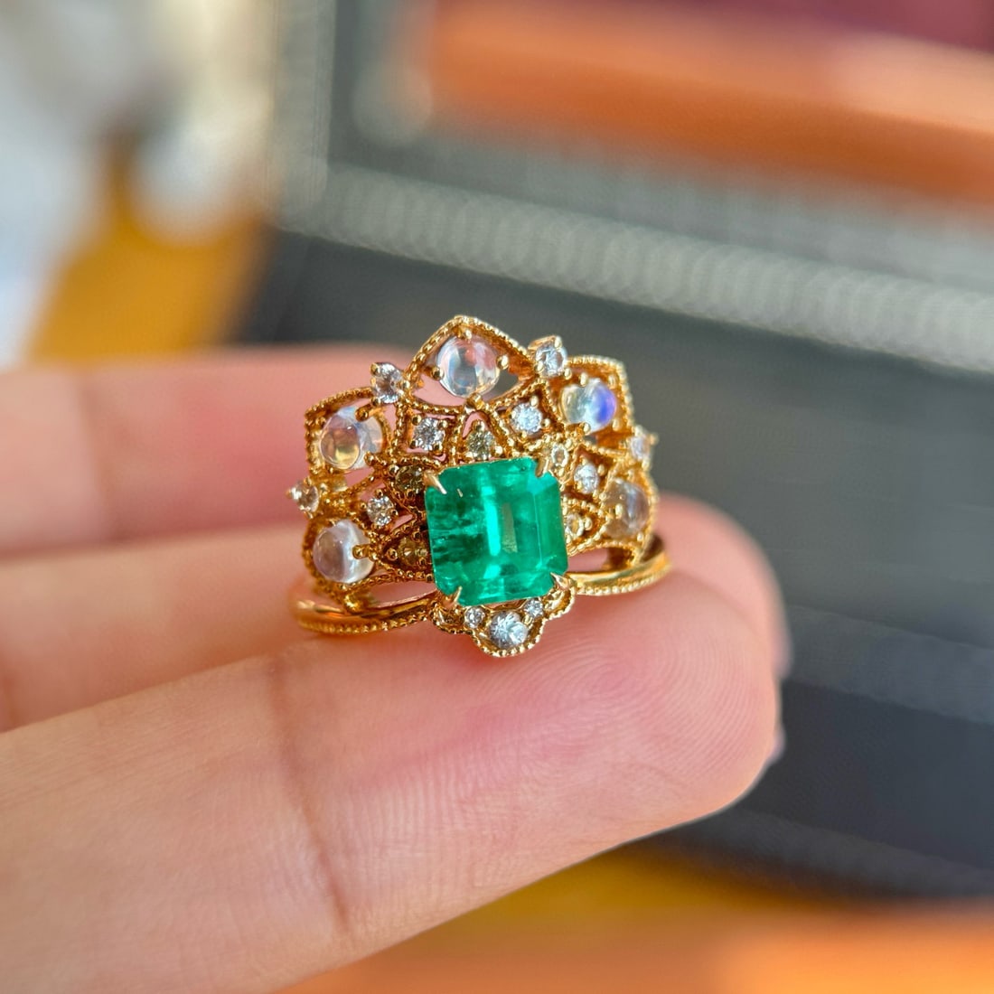 14k Gold 1.41 Ctw Vivid Green Natural Emerald & Diamond Ring: Ref:231054170 // gold content:14k gold // ring size:7. 25us // // main gemstone:emerald // shape:octagonal // carat weight:1. 34ct // color:vivid green // treatment:natural // // adjacent gemstone 2