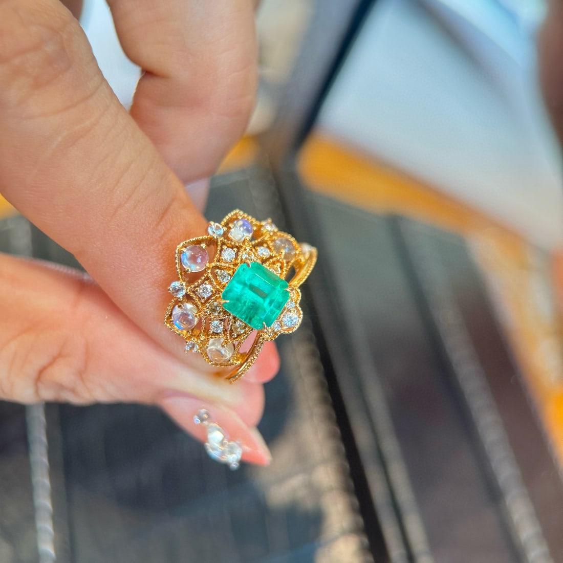 14k Gold 1.41 Ctw Vivid Green Natural Emerald & Diamond Ring - 3
