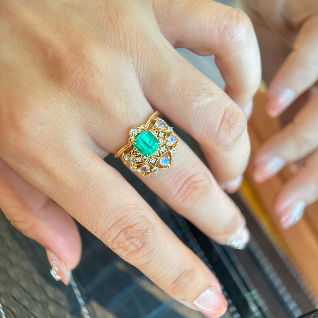 14k Gold 1.41 Ctw Vivid Green Natural Emerald & Diamond Ring - 4