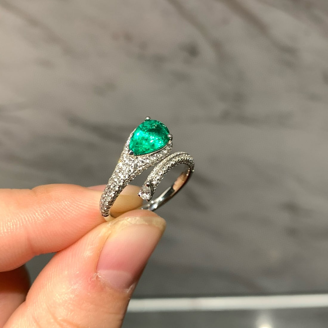 14k Gold 1.79 Ctw Vivid Green Natural Emerald & Diamond Ring - 2