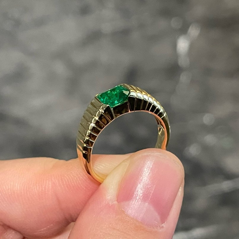 14k Gold 0.7 Ct Vivid Green Natural Emerald Ring - 3