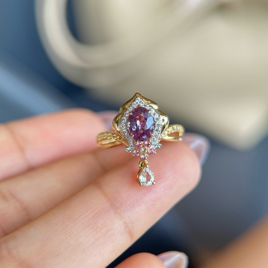 14k Gold 0.94 Ctw Natural Sapphire & Diamond Ring: Ref:231054189 // gold content:14k gold // ring size:7. 25us // // main gemstone:sapphire // shape:oval // carat weight:0. 92ct // color:pink // treatment:natural // // adjacent gemstone 2 : diamond