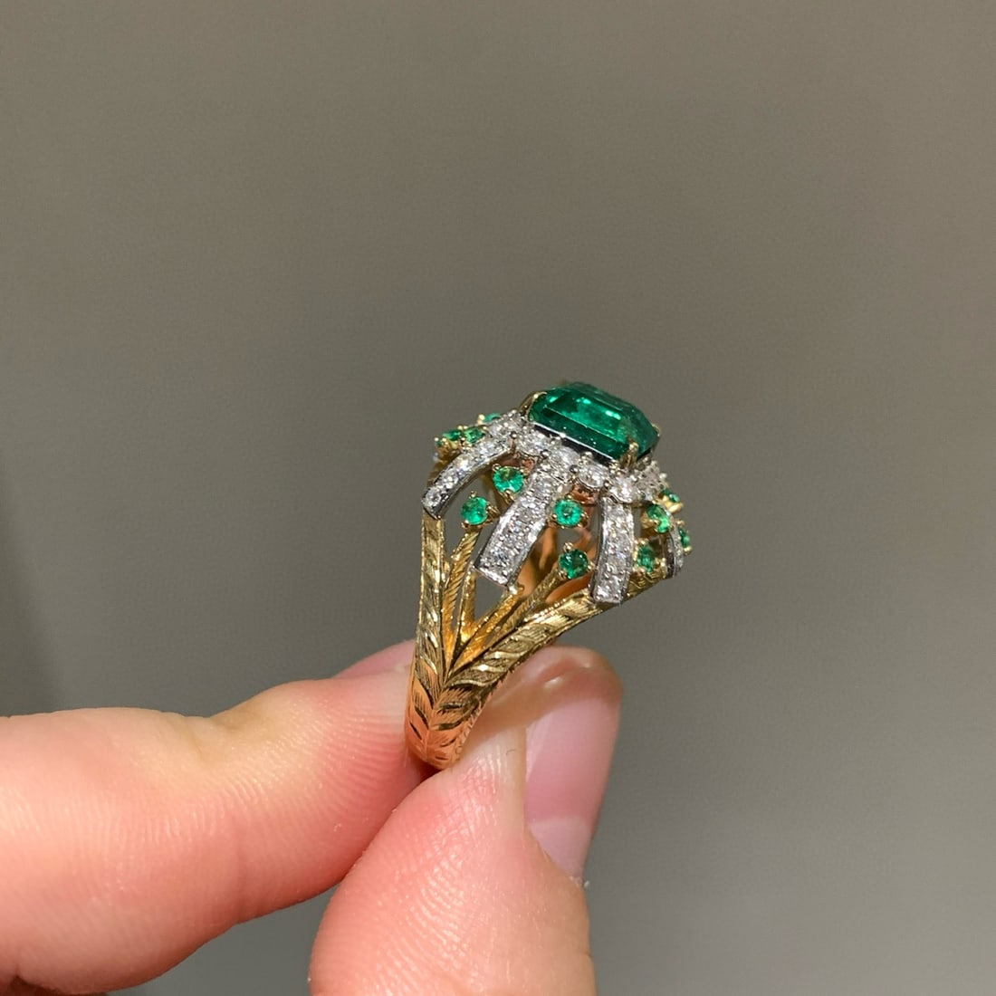 14k Gold 3.10 Ctw Vivid Green Natural Emerald & Diamond Ring - 3