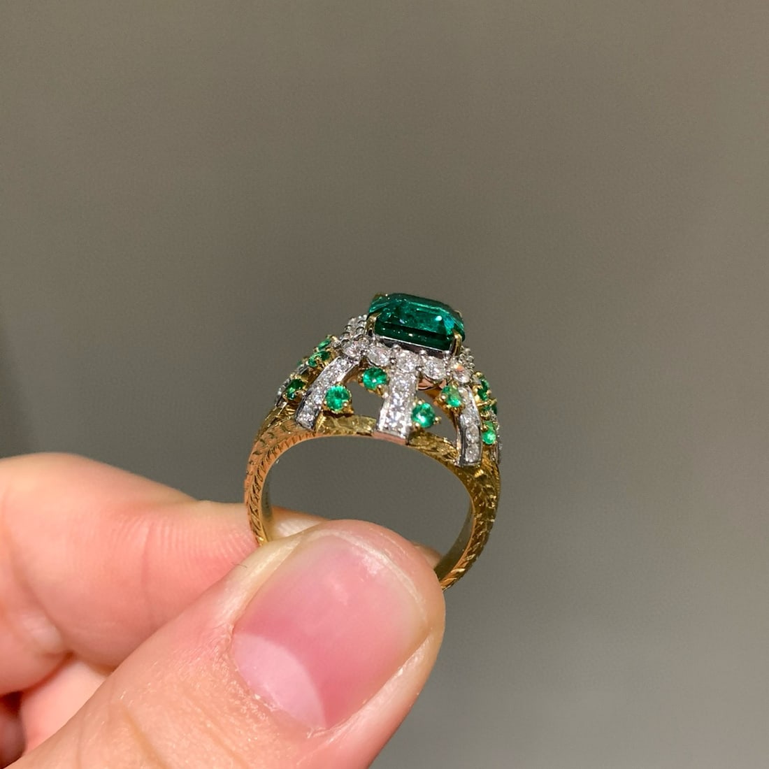 14k Gold 3.10 Ctw Vivid Green Natural Emerald & Diamond Ring - 4