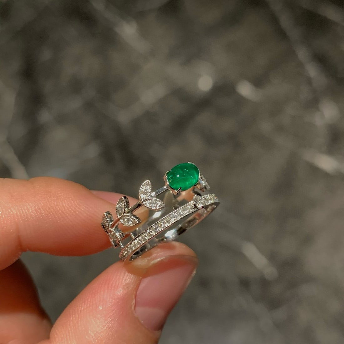 14k Gold 0.92 Ctw Vivid Green Natural Emerald & Diamond Ring - 2
