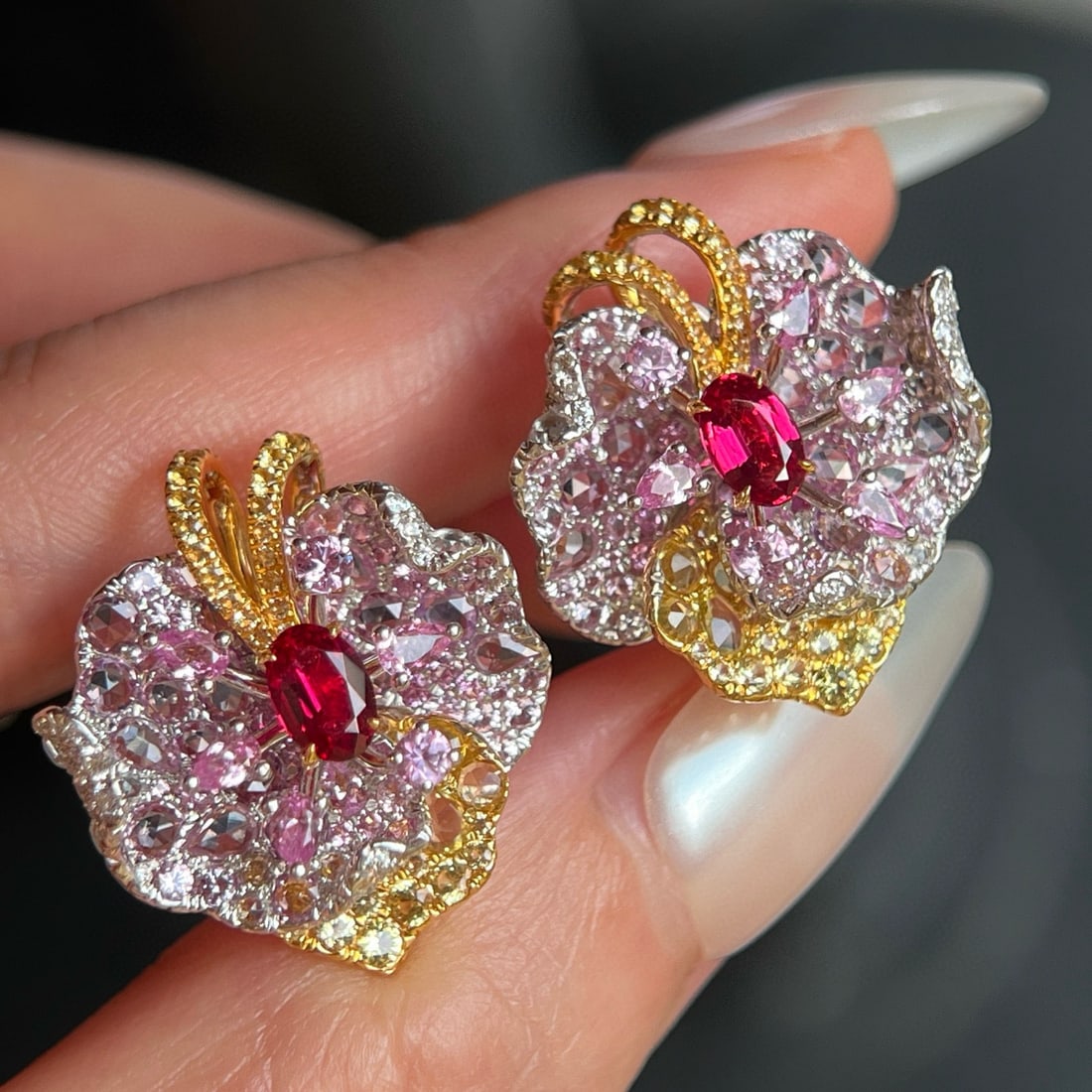 14k Gold 1.14 Ctw Natural Ruby & Diamond Earrings: Ref:231054204 // gold content:14k gold // main gemstone:ruby // shape:oval // carat weight:0. 90ct // color:red // treatment:natural // // adjacent gemstone 2 : diamond // shape:round // carat