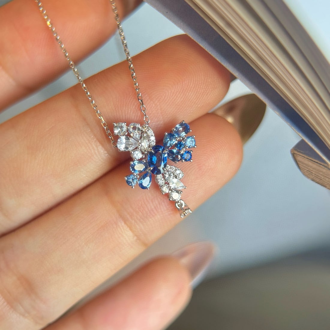 14k Gold 0.37 Ctw Natural Sapphire & Diamond Necklace: Ref:231054206 // gold content:14k gold // main gemstone:sapphire // shape:oval // carat weight:0. 33ct // color:blue // treatment:natural // // adjacent gemstone 2 : diamond // shape:round // carat