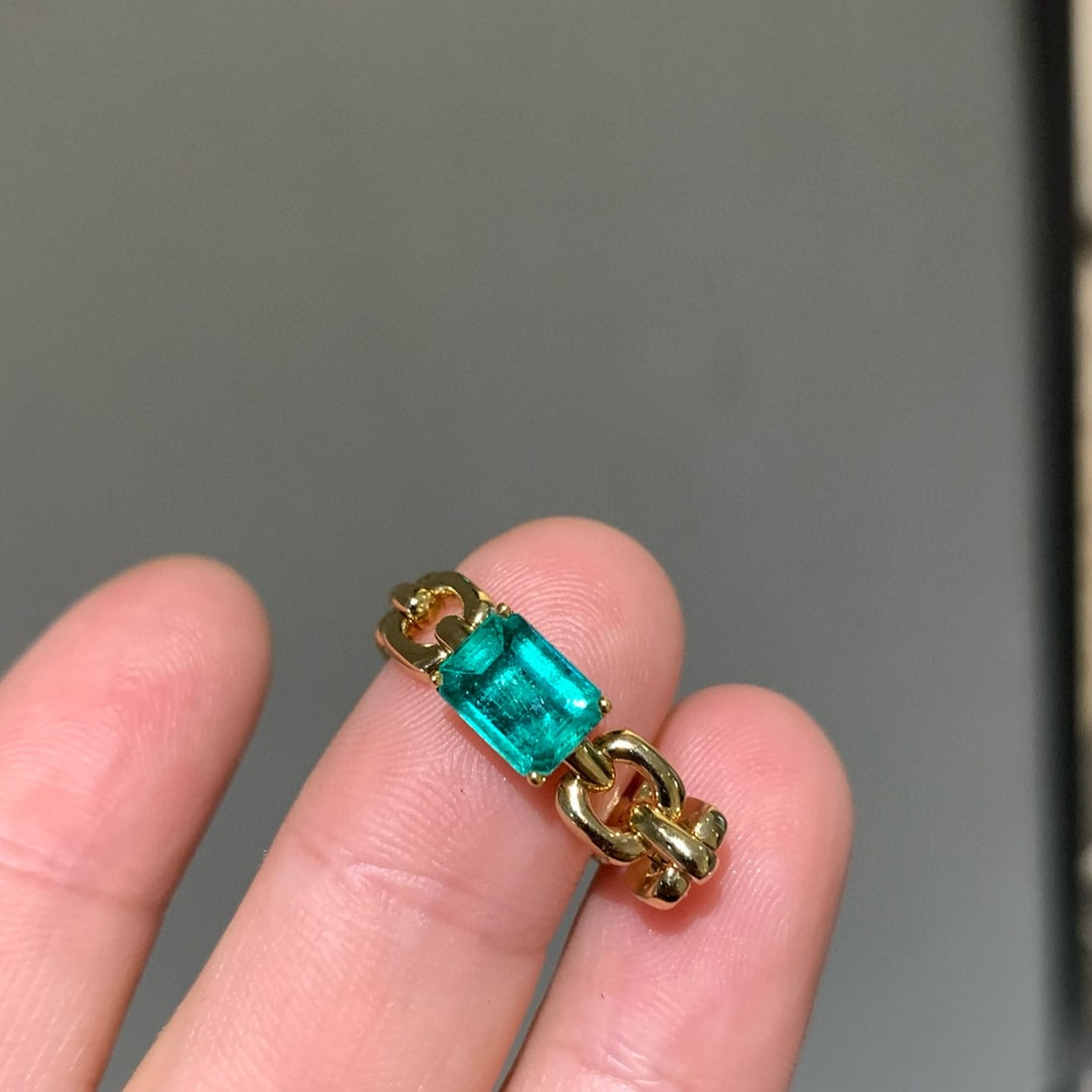 14k Gold 1.5 Ct Natural Emerald Ring: Ref:231054207 // gold content:14k gold // ring size:7. 25us // // main gemstone:emerald // shape:octagonal // carat weight:1. 5ct // color:green // treatment:natural // Condition: New Low Estimate: