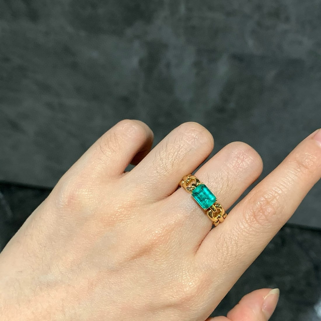 14k Gold 1.5 Ct Natural Emerald Ring - 4