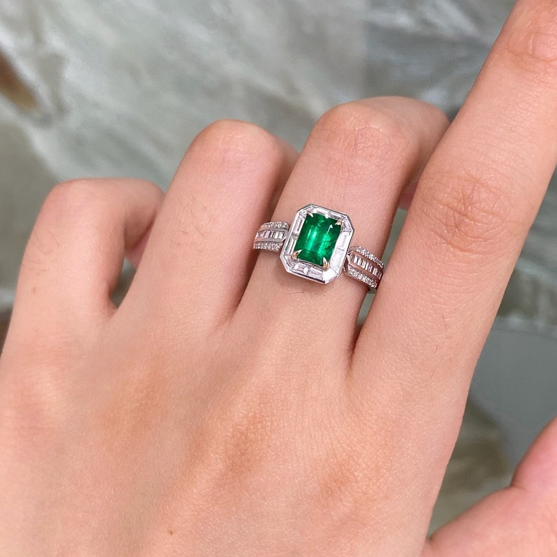 14k Gold 1.84 Ctw Vivid Green Natural Emerald & Diamond Ring - 5