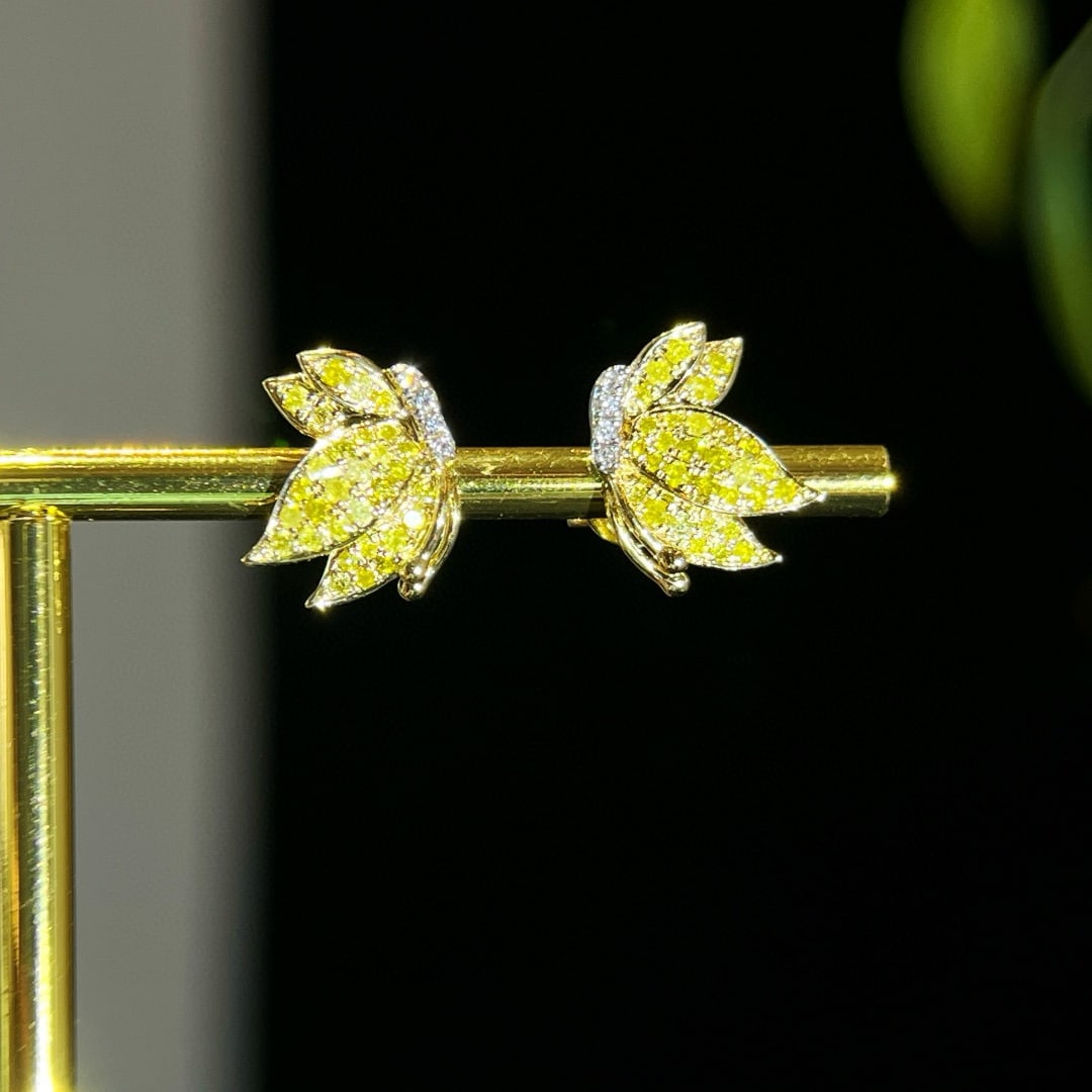 14k Gold 0.27 Ct Natural Color Diamond Earrings: Ref:231054220 // gold content:14k gold // main gemstone:diamond // shape:round // carat weight:0. 27ct // clarity grade:vs-si // color:color // treatment:natural // cut grade:g // High Estimate: 3100