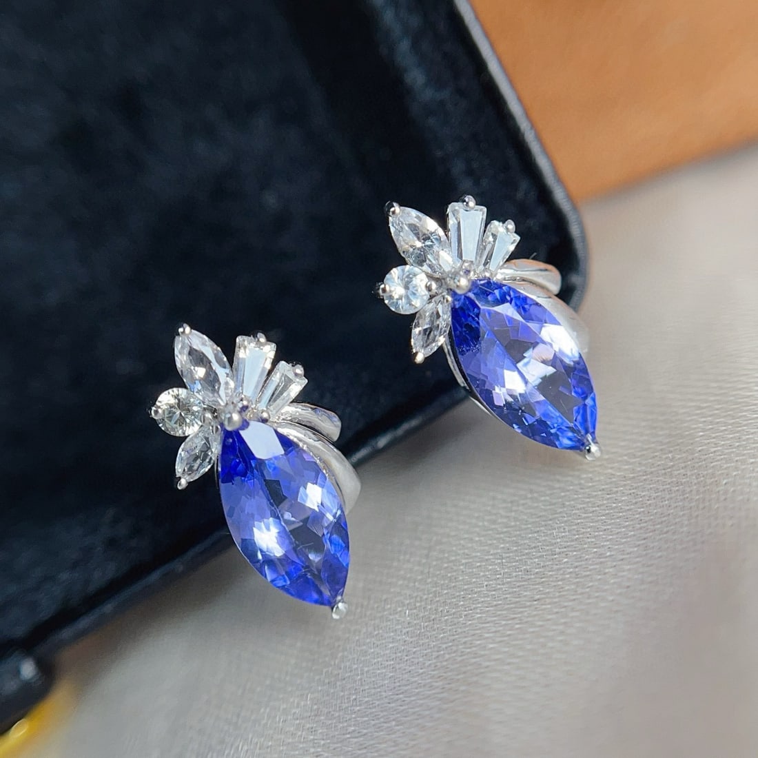 14k Gold 2.24 Ct Natural Tanzanite & Sapphire Earrings: Ref:231054228 // gold content:14k gold // main gemstone:tanzanite // shape:marquise // carat weight:2. 24ct // color:blue // treatment:natural // // adjacent gemstone 2 : sapphire // shape:multiply