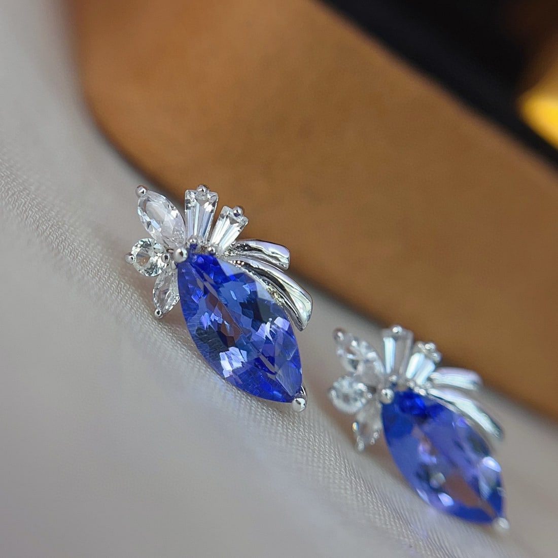 14k Gold 2.24 Ct Natural Tanzanite & Sapphire Earrings - 3