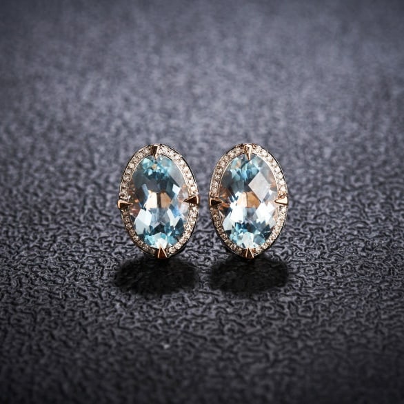 14k Gold 3.66 Ct Natural Aquamarine & Diamond Earrings: Ref:231054239 // gold content:14k gold // main gemstone:aquamarine // shape:oval // carat weight:3. 66ct // color:blue // treatment:natural // // adjacent gemstone 2 : diamond // shape:round //