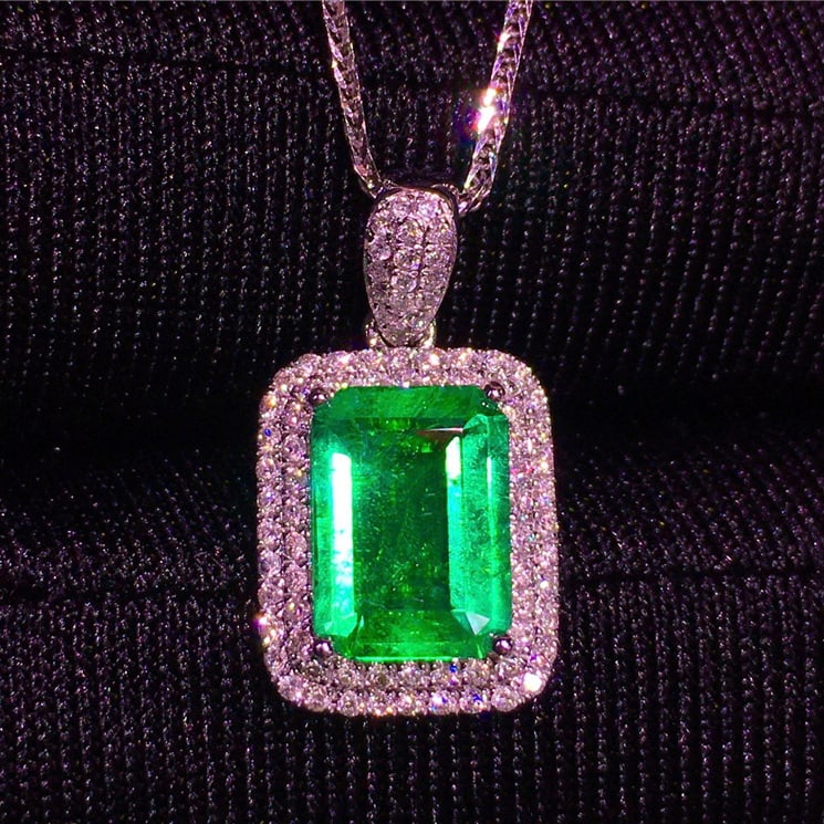 14k Gold 1.62 Ct Vivid Green Natural Emerald & Diamond Pendant( Without Chain ): Ref:231054268 // gold content:14k gold // main gemstone:emerald // shape:octagonal // carat weight:1. 62ct // color:vivid green // treatment:natural // // adjacent gemstone 2 : diamond // shape:round