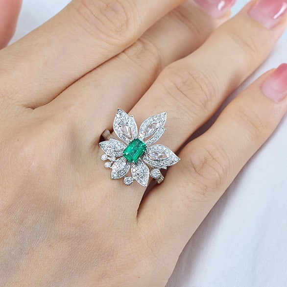 14k Gold 0.48 Ct Vivid Green Natural Emerald & Diamond Ring - 8