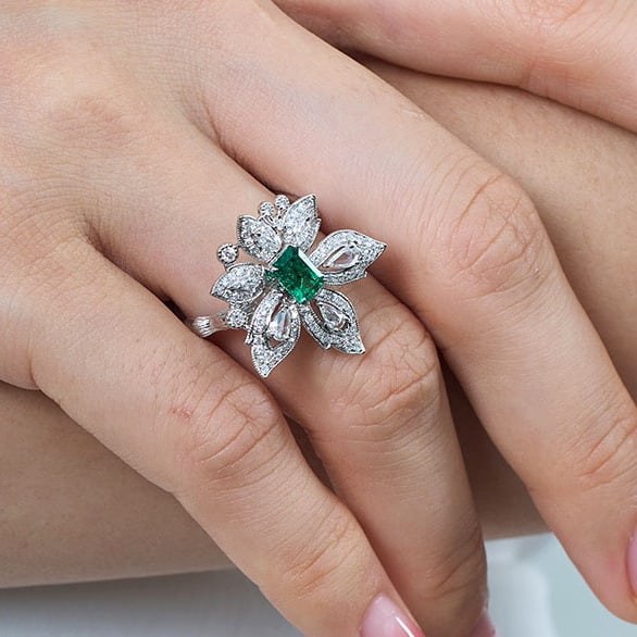 14k Gold 0.48 Ct Vivid Green Natural Emerald & Diamond Ring - 9