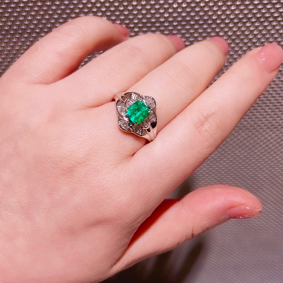 14k Gold 1.44 Ctw Vivid Green Natural Emerald & Diamond Ring - 5