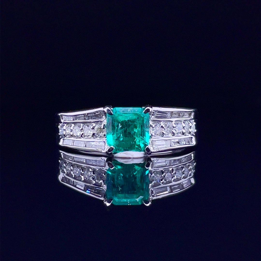 14k Gold 1.46 Ctw Natural Emerald & Diamond Ring: Ref:231054281 // gold content:14k gold // ring size:7. 25us // // main gemstone:emerald // shape:octagonal // carat weight:0. 92ct // color:green // treatment:natural // // adjacent gemstone 2 :