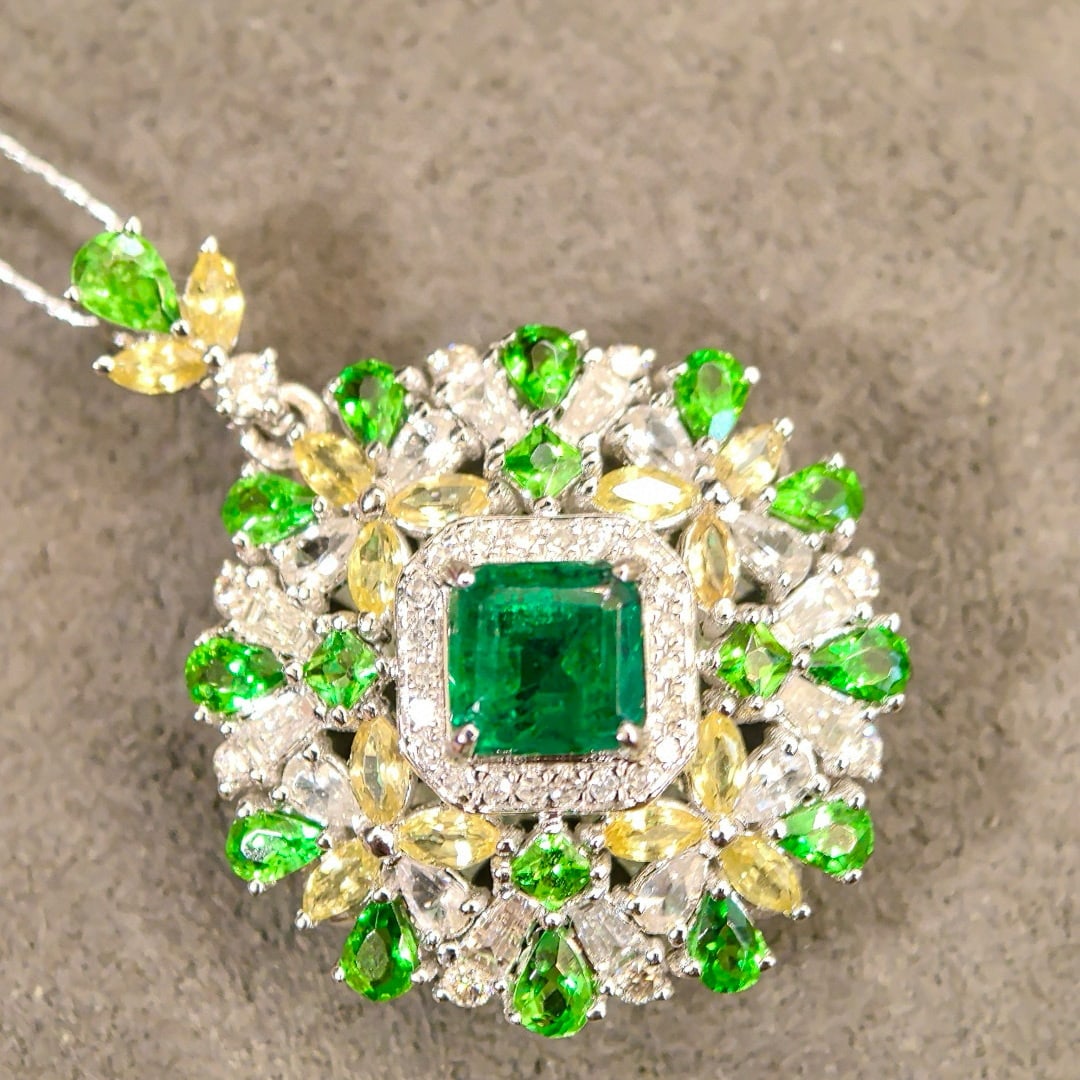14k Gold 1.27 Ctw Vivid Green Natural Emerald & Diamond Pendant( Without Chain ) - 2