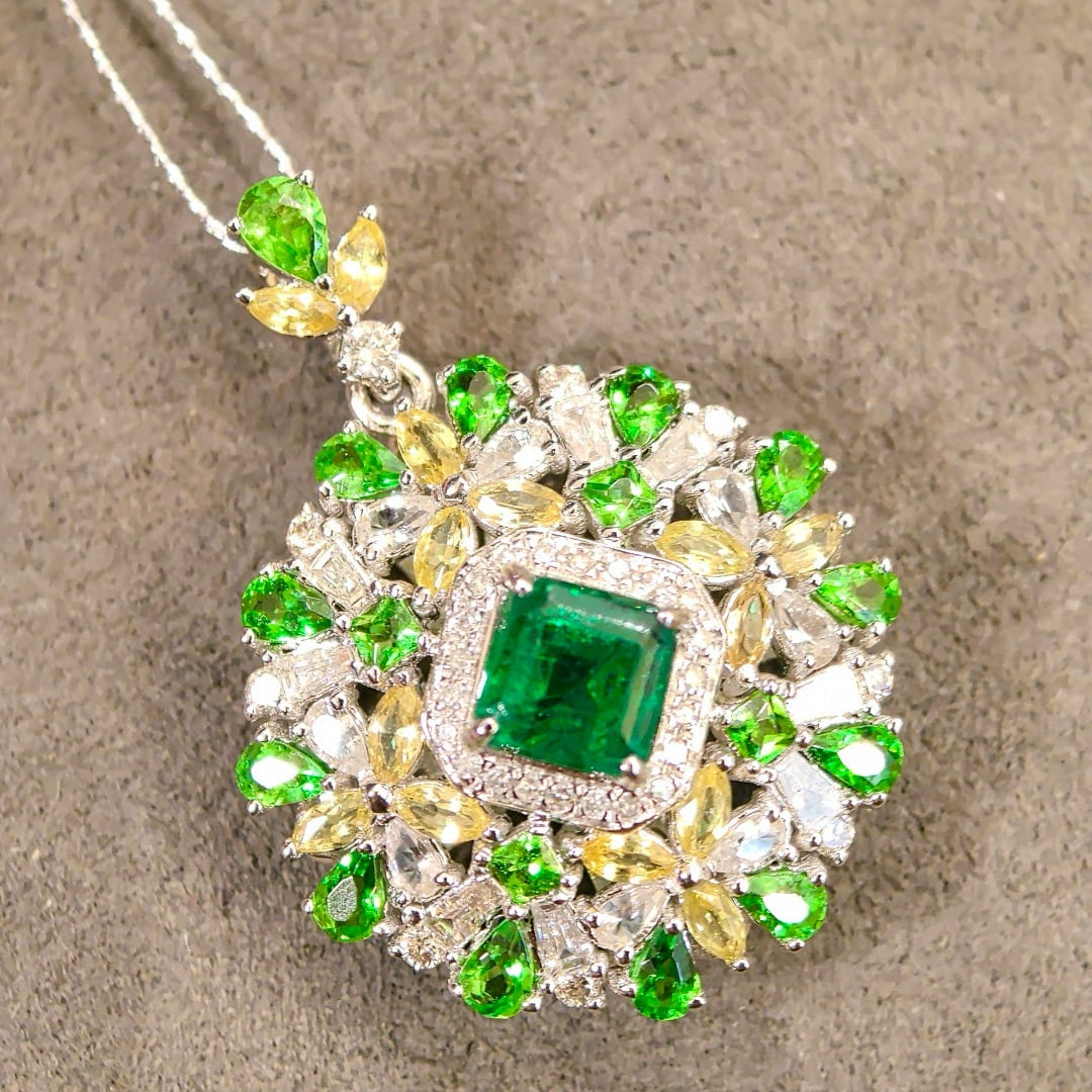 14k Gold 1.27 Ctw Vivid Green Natural Emerald & Diamond Pendant( Without Chain ) - 3