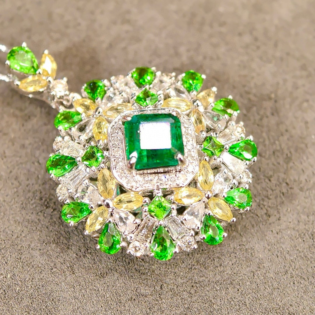 14k Gold 1.27 Ctw Vivid Green Natural Emerald & Diamond Pendant( Without Chain ) - 4