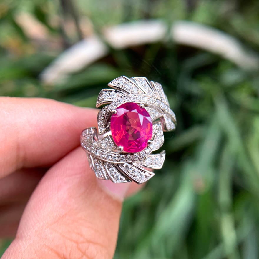 14k Gold 2.47 Ctw Natural Spinel & Diamond Ring: Ref:231054294 // gold content:14k gold // ring size:7. 25us // // main gemstone:spinel // shape:oval // carat weight:2. 02ct // color:pink // treatment:natural // // adjacent gemstone 2 : diamond //