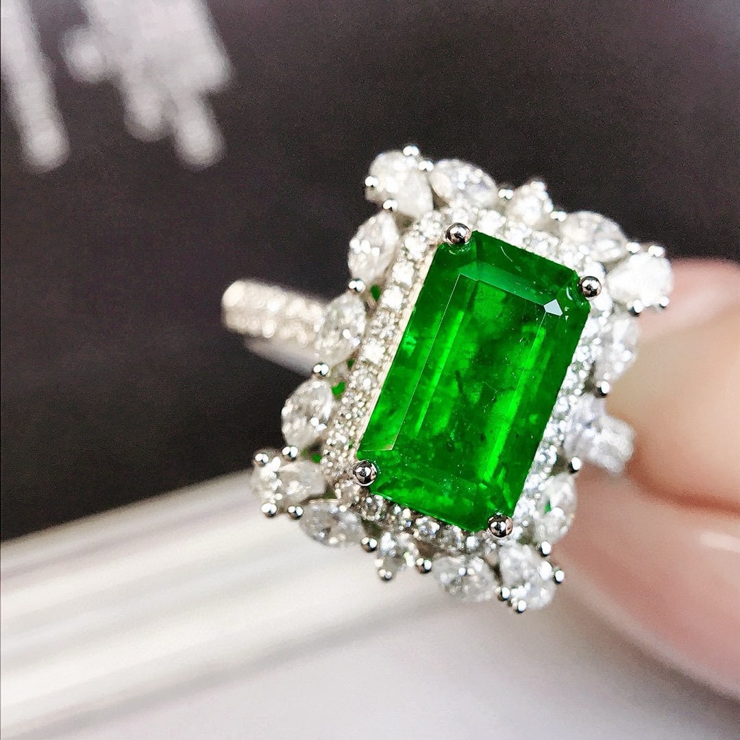 14k Gold 3.10 Ctw Vivid Green Natural Emerald & Diamond Ring - 2