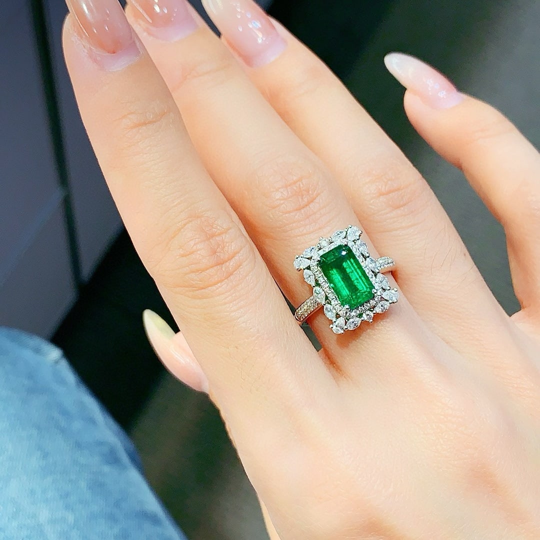 14k Gold 3.10 Ctw Vivid Green Natural Emerald & Diamond Ring - 4