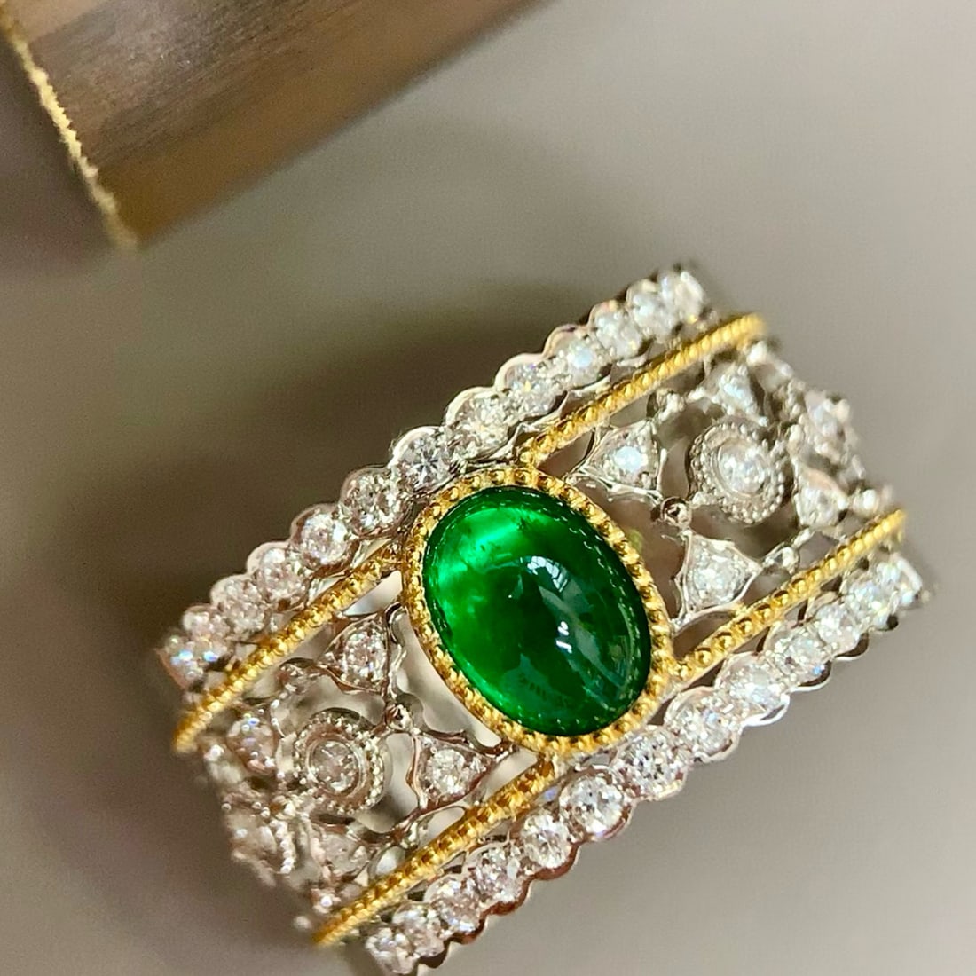 14k Gold 0.98 Ctw Vivid Green Natural Emerald & Diamond Ring: Ref:231054316 // gold content:14k gold // ring size:7. 25us // // main gemstone:emerald // shape:oval // carat weight:0. 68ct // color:vivid green // treatment:natural // // adjacent gemstone 2 :