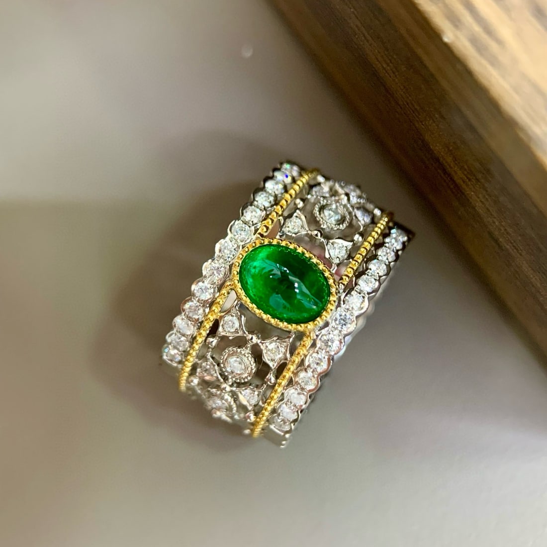 14k Gold 0.98 Ctw Vivid Green Natural Emerald & Diamond Ring - 2