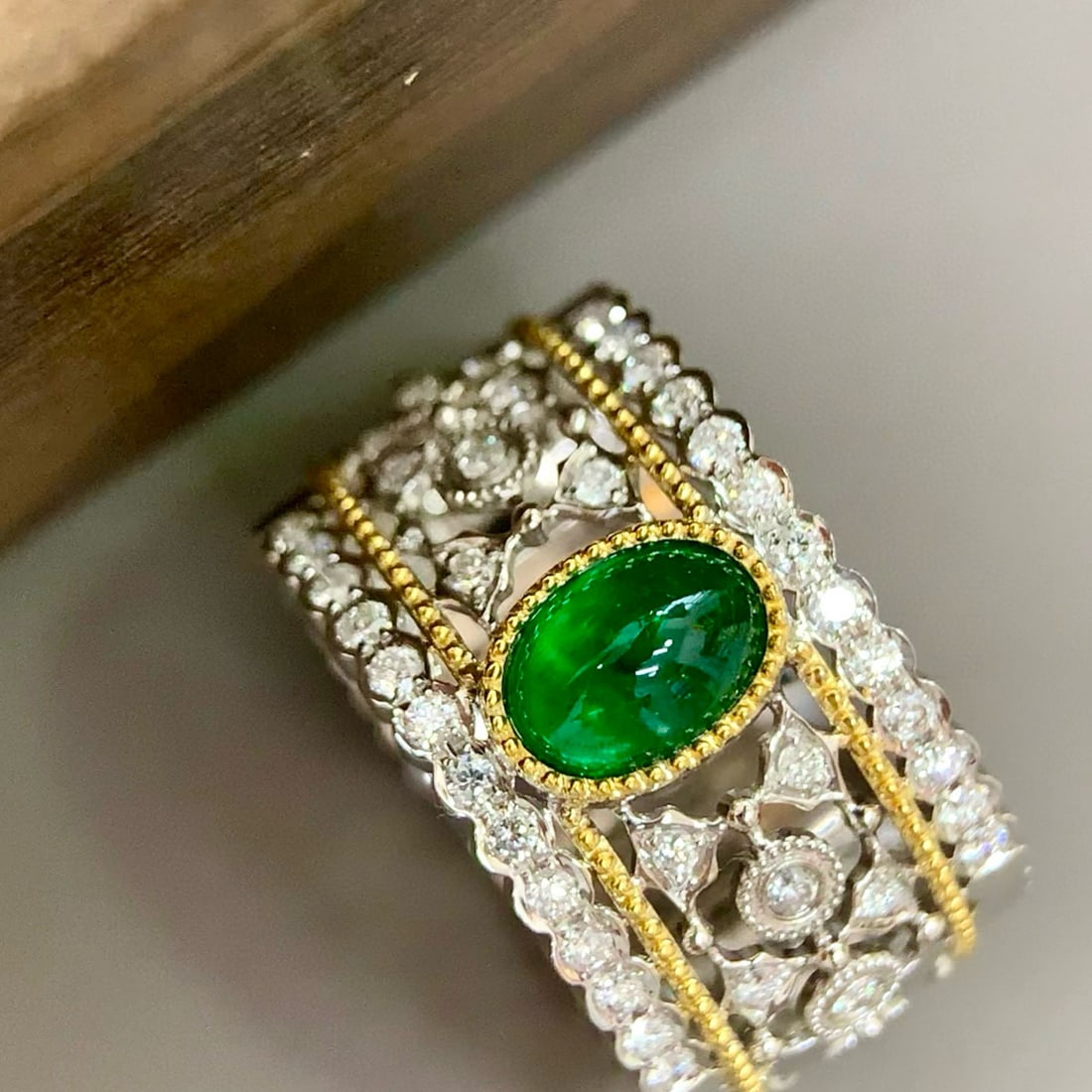 14k Gold 0.98 Ctw Vivid Green Natural Emerald & Diamond Ring - 4
