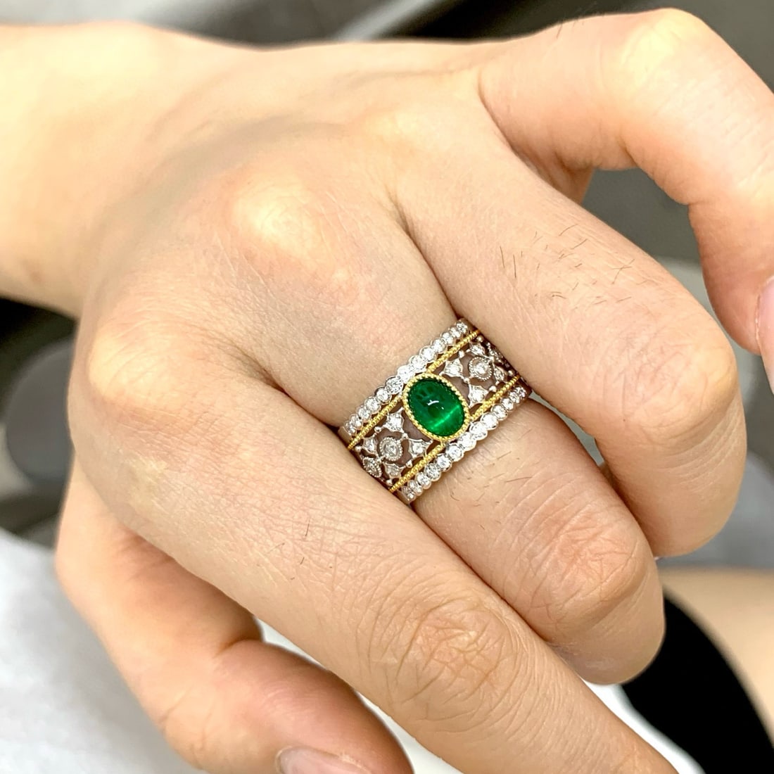 14k Gold 0.98 Ctw Vivid Green Natural Emerald & Diamond Ring - 6